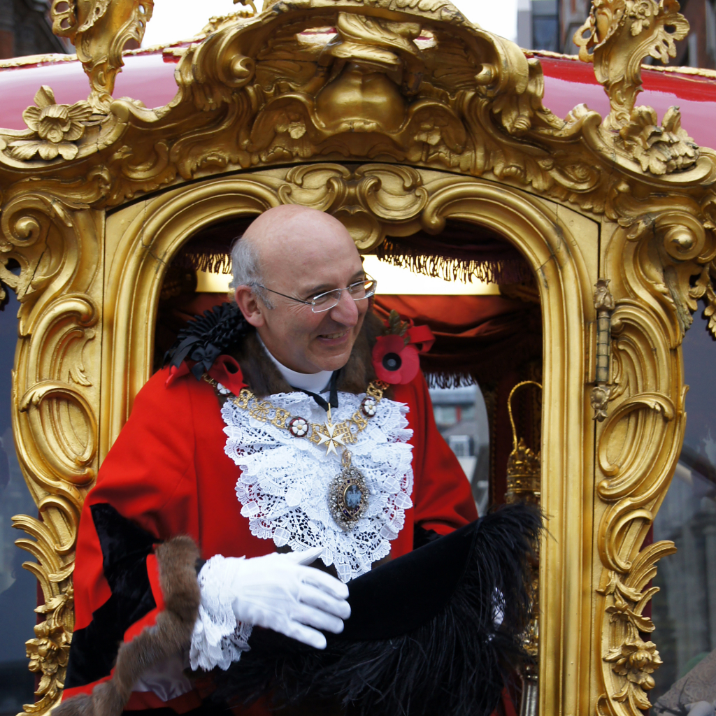 head-to-the-lord-mayor-s-show-a-class-coach-hire